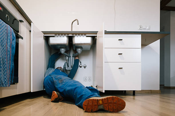 Professional Leak Detection technician working in Salem, OR